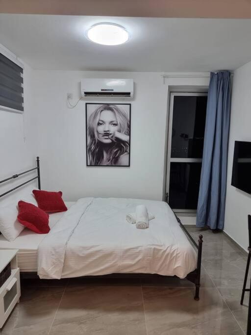 דירת זוּגַג מפנקת עם מרפסת משגעת ונוף למפרץ. Apartman Eilat Kültér fotó