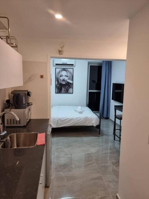 דירת זוּגַג מפנקת עם מרפסת משגעת ונוף למפרץ. Apartman Eilat Kültér fotó
