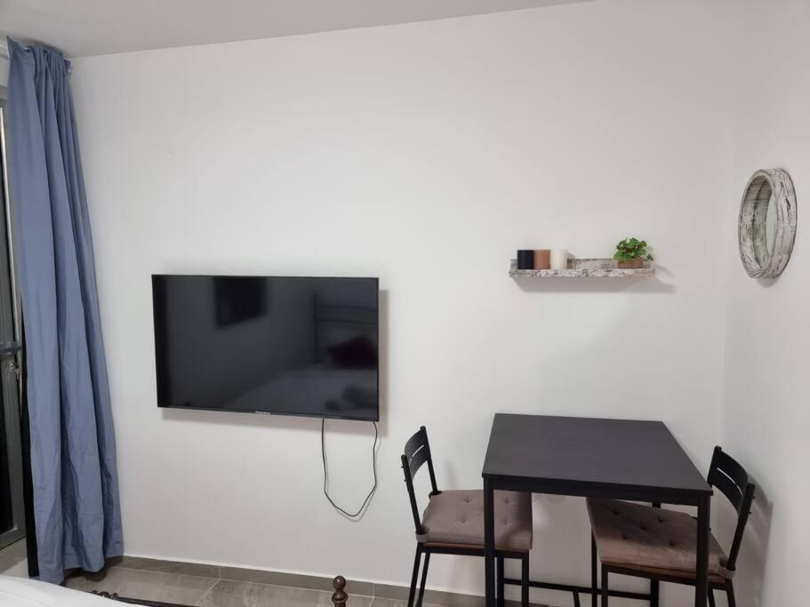 דירת זוּגַג מפנקת עם מרפסת משגעת ונוף למפרץ. Apartman Eilat Kültér fotó