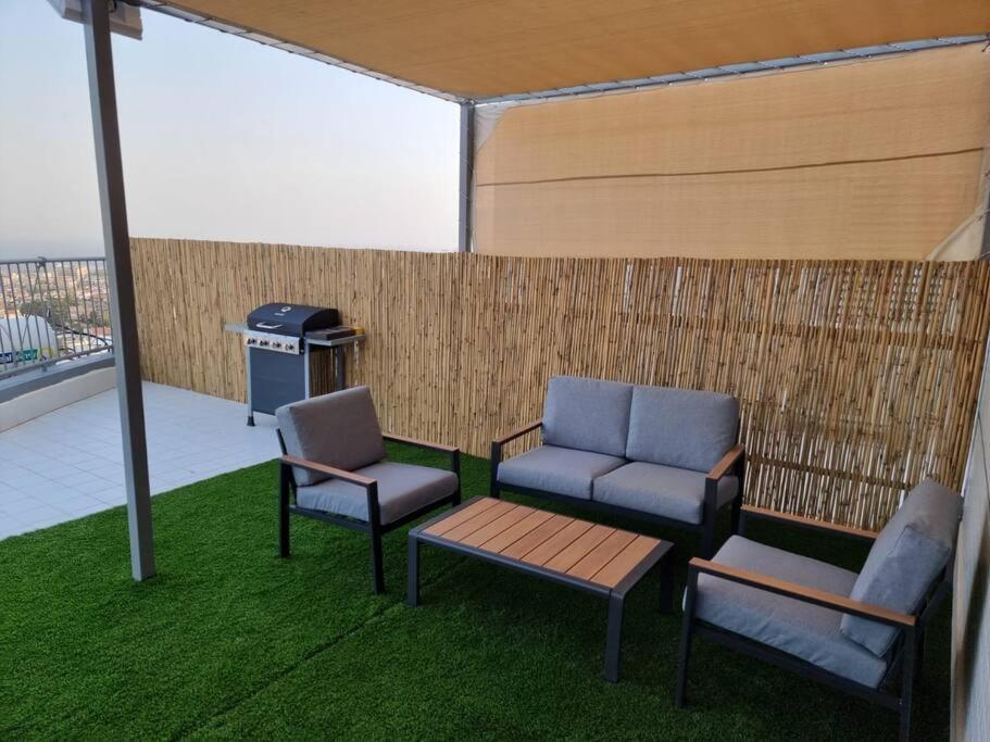 דירת זוּגַג מפנקת עם מרפסת משגעת ונוף למפרץ. Apartman Eilat Kültér fotó