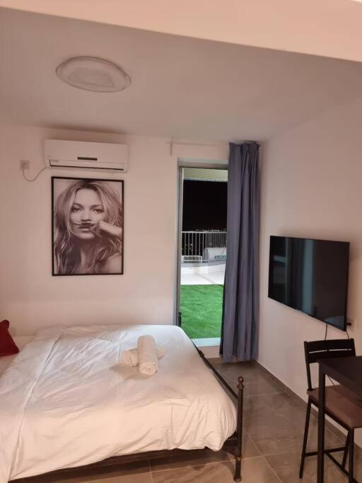 דירת זוּגַג מפנקת עם מרפסת משגעת ונוף למפרץ. Apartman Eilat Kültér fotó