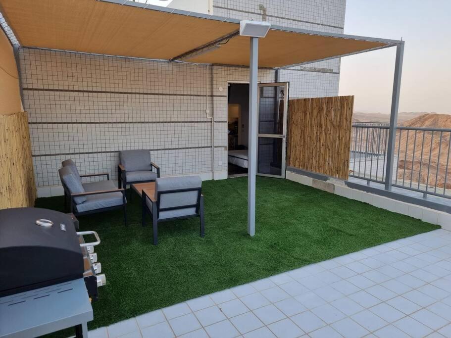 דירת זוּגַג מפנקת עם מרפסת משגעת ונוף למפרץ. Apartman Eilat Kültér fotó