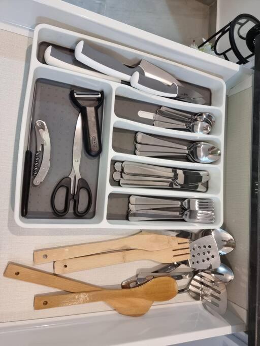 דירת זוּגַג מפנקת עם מרפסת משגעת ונוף למפרץ. Apartman Eilat Kültér fotó